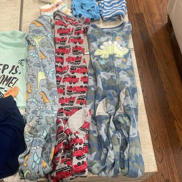 Boys 5T Pajamas Bundle Carters, and Gap Brands. - Picture 7 of 12